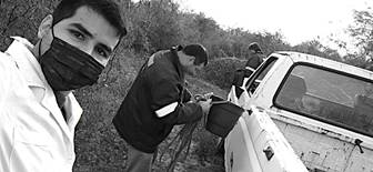 Foto en blanco y negro de un coche

Descripción generada automáticamente con confianza media